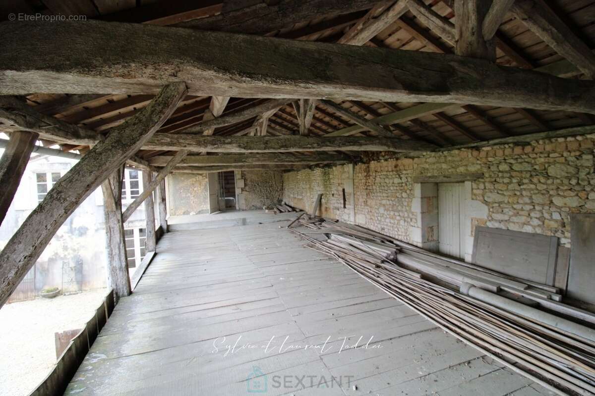 Maison à BARBEZIEUX-SAINT-HILAIRE