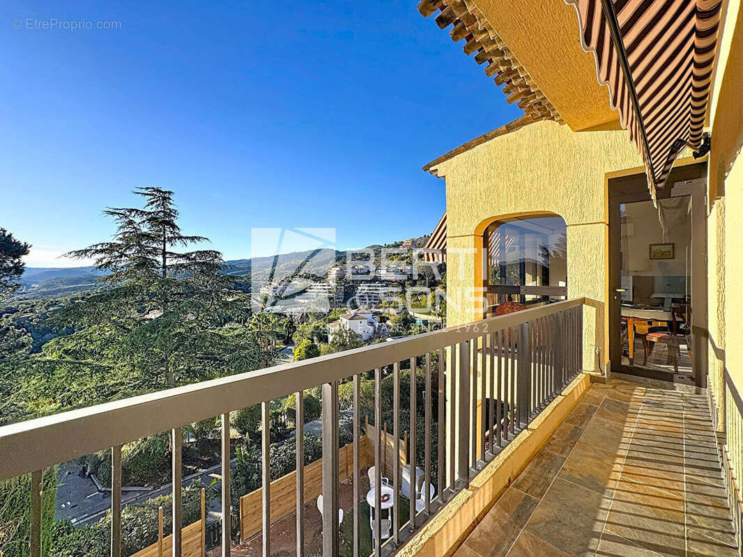 Appartement à MANDELIEU-LA-NAPOULE