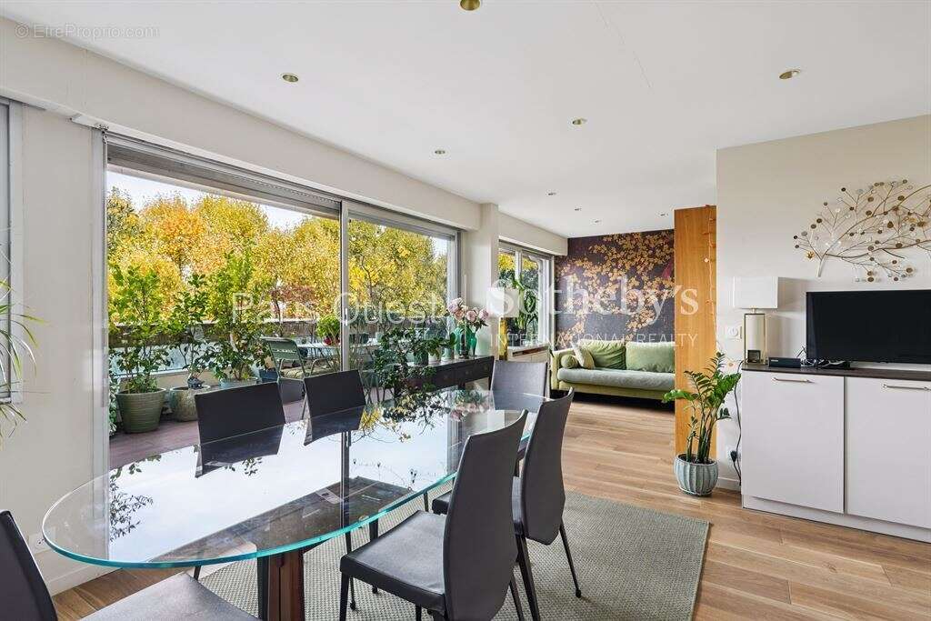 Appartement à NEUILLY-SUR-SEINE