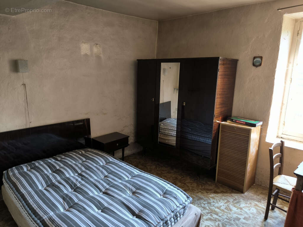 Maison à MONTREUILLON