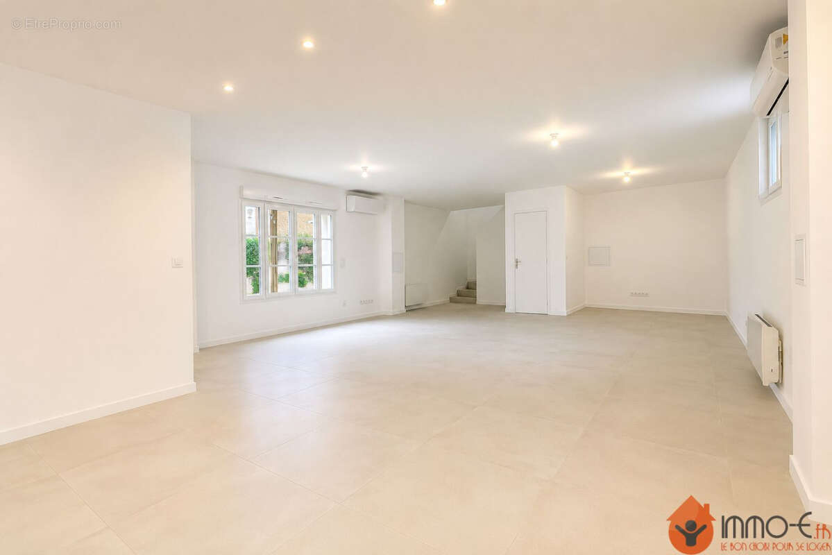 Maison 125 m² à Bussy-Saint-Georges  - photo 2