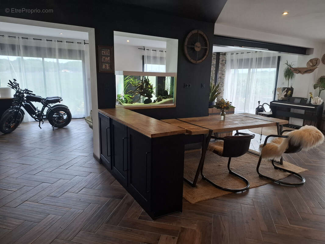 Maison à SAINT-GEORGES-DES-COTEAUX