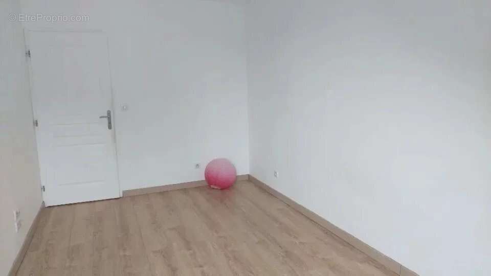 Maison à BAZINCOURT-SUR-SAULX