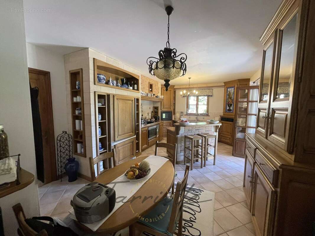 Maison à ALBA-LA-ROMAINE