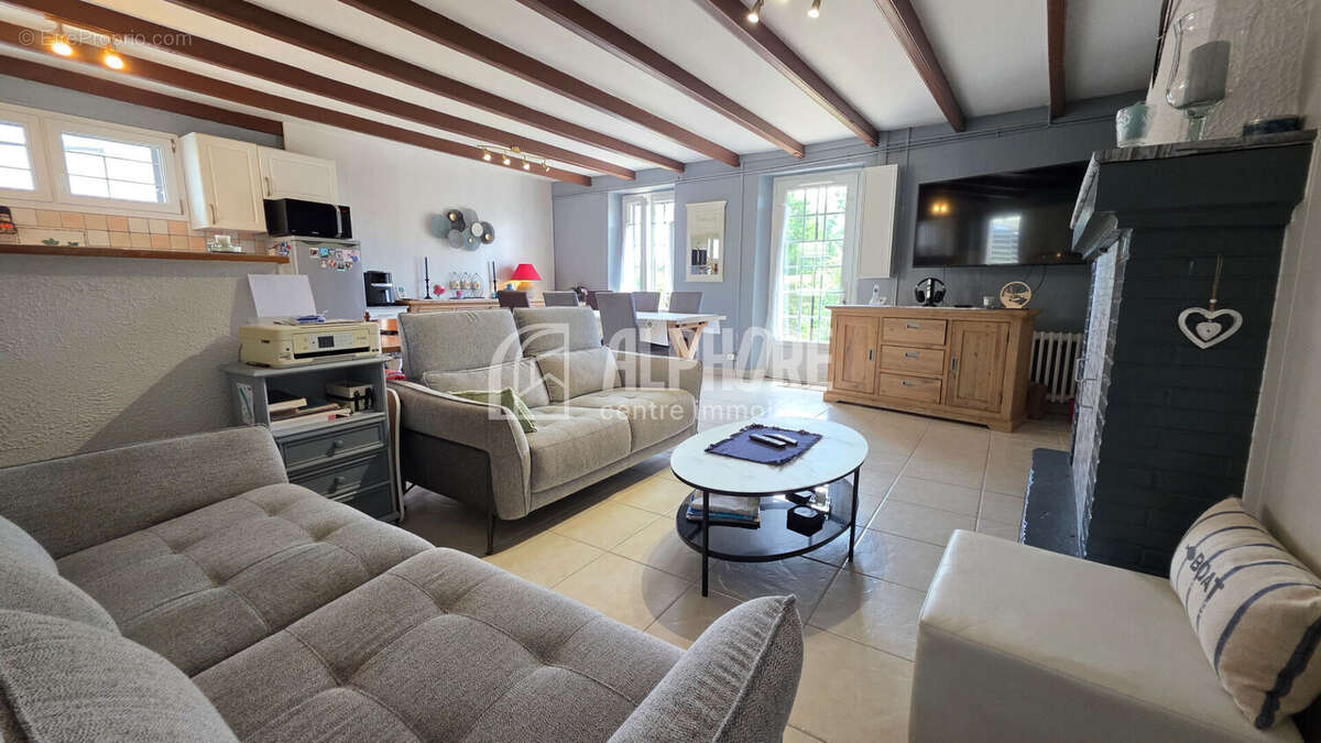 Un parc de 2200 m², une maison à rafraîchir, un vrai potentiel - photo 2