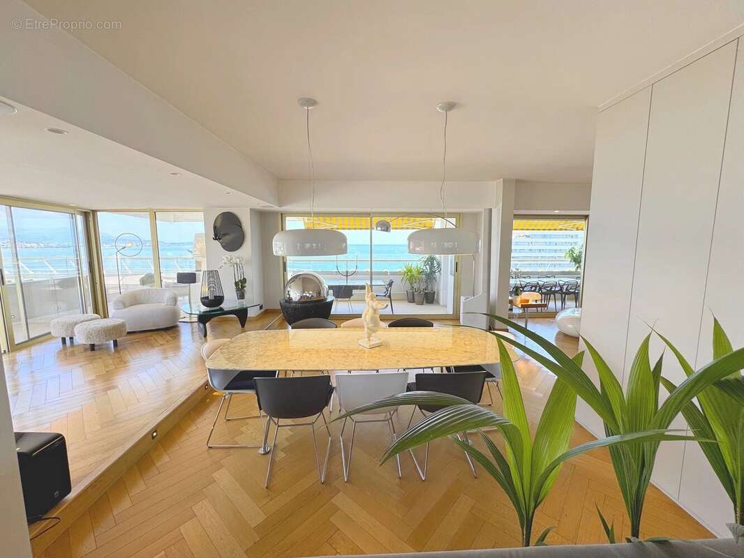 Appartement à VILLENEUVE-LOUBET