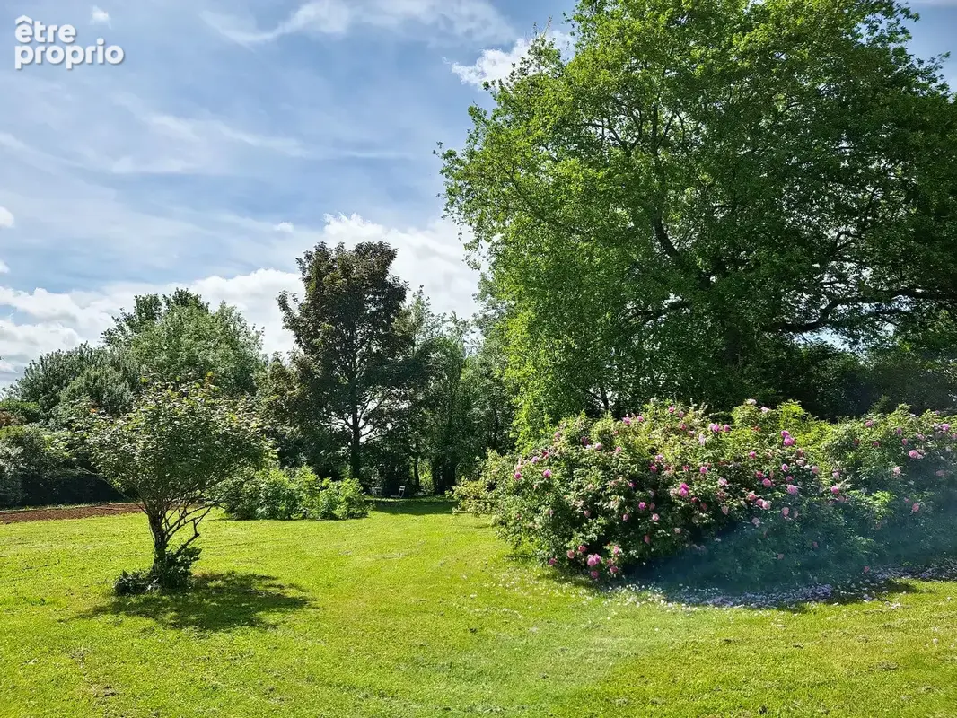 Belle et grande bâtisse dans un hameau. - photo 18