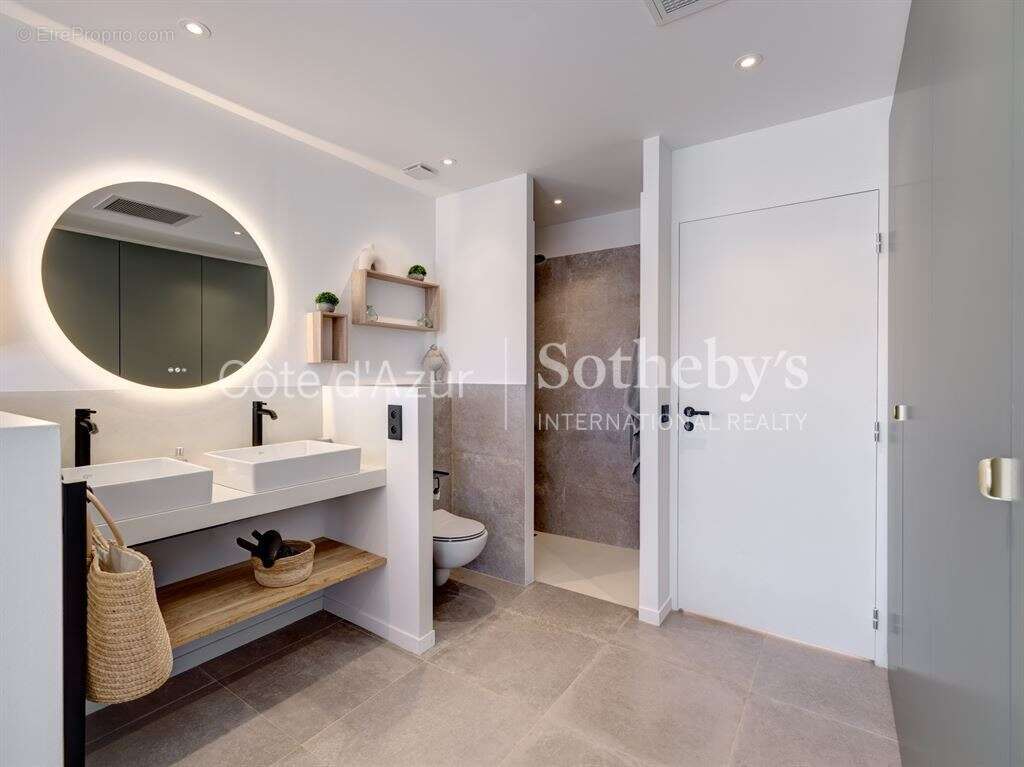 Maison à LES ISSAMBRES