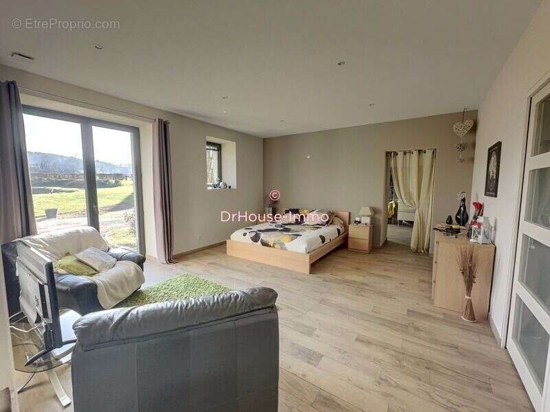 Maison à BAZOCHES-SUR-HOENE