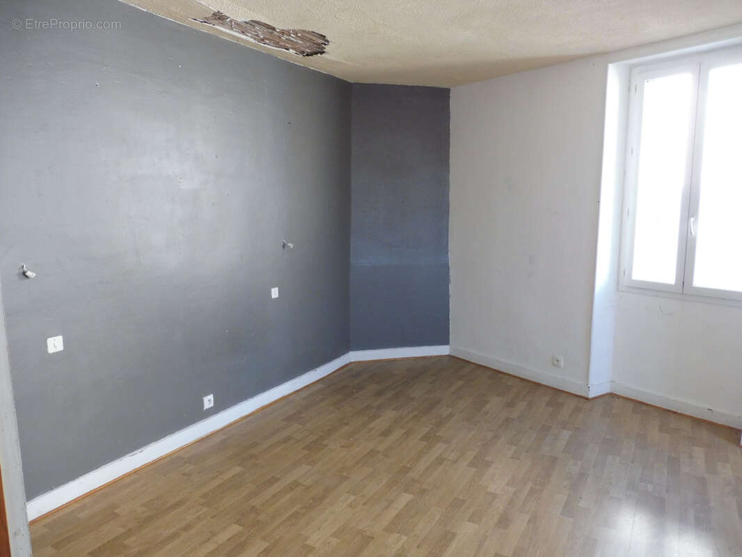 Maison à SAINT-VINCENT-DE-CONNEZAC