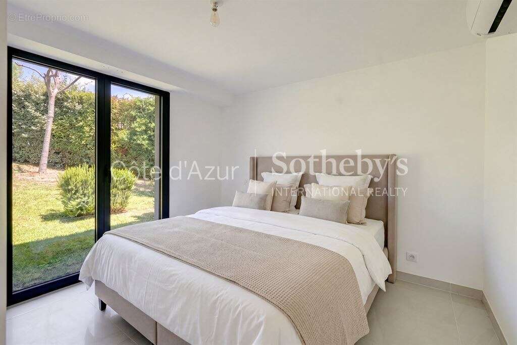 Appartement à VALLAURIS