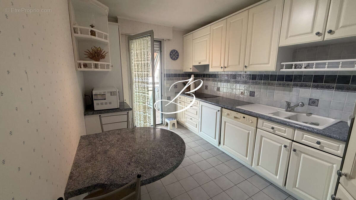 Appartement 93 m² à Saint-Laurent-Du-Var  - photo 8