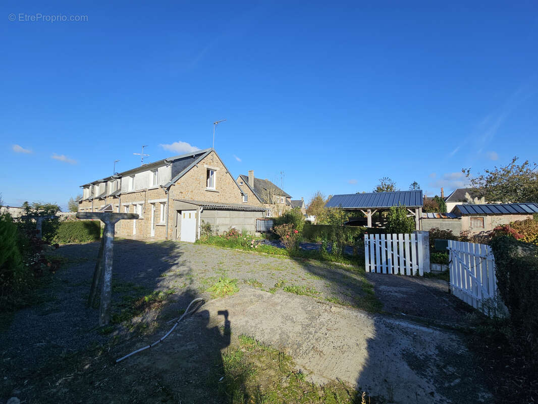 Maison à SAINT-DENIS-LE-GAST