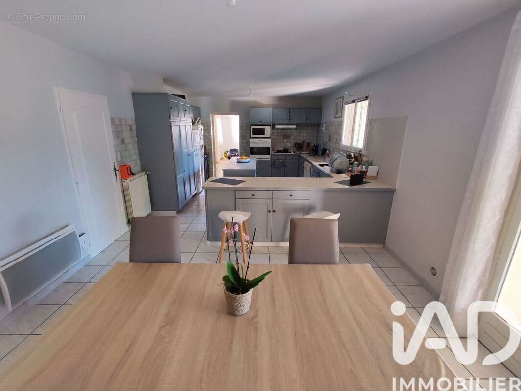 Maison 265 m² à Gabian  - photo 8