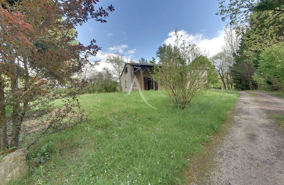 Maison à NEGREPELISSE