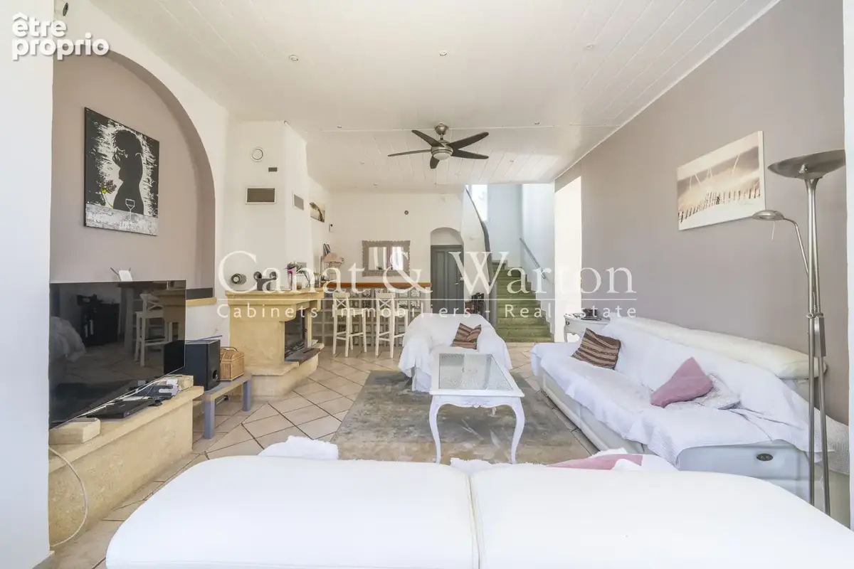 À quelques pas du port de cavalaire: villa de caractère avec piscine - photo 4