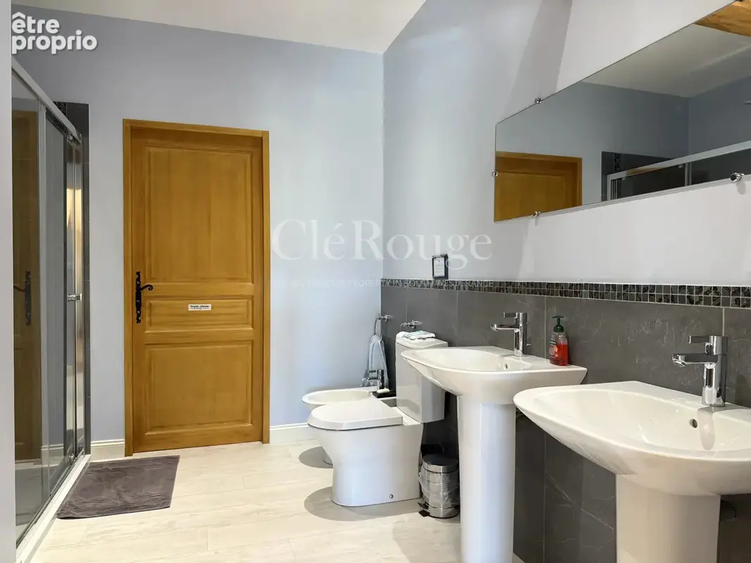 À 10 minutes d'Eymet – Belle propriété en pierre avec piscine, grange et 3,7 hectares - photo 17