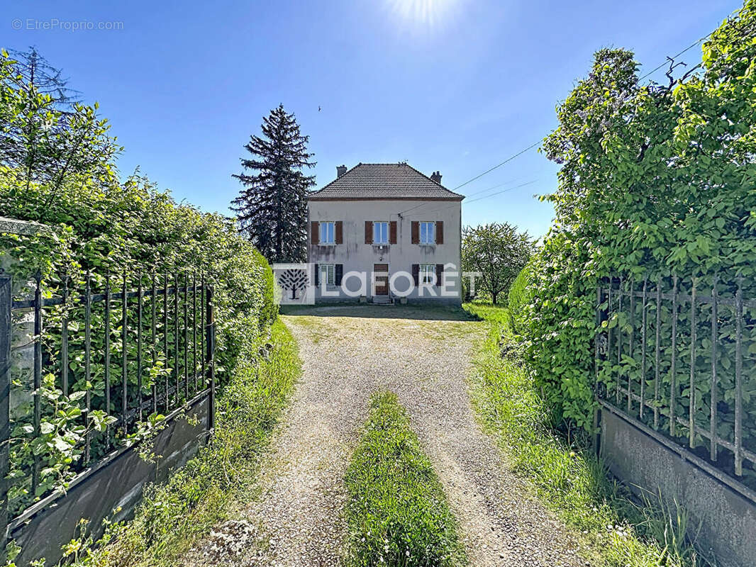 Maison 6 pièce(s) 182 m2 - photo 2