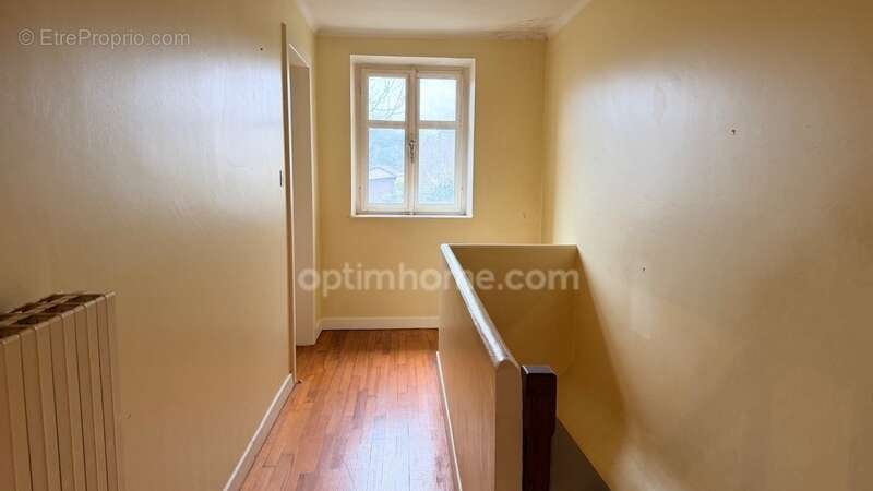 Bertrange - maison de ville de 95 m² avec 2 chambres, une terrasse ! fort potentiel ! - photo 6