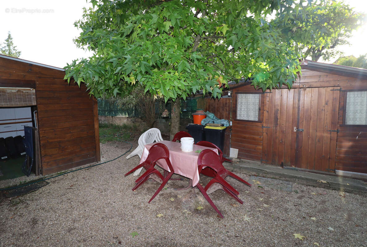 Proche de CUISERY (71) Maison de village en pierre rénovée avec dépendances - photo 5