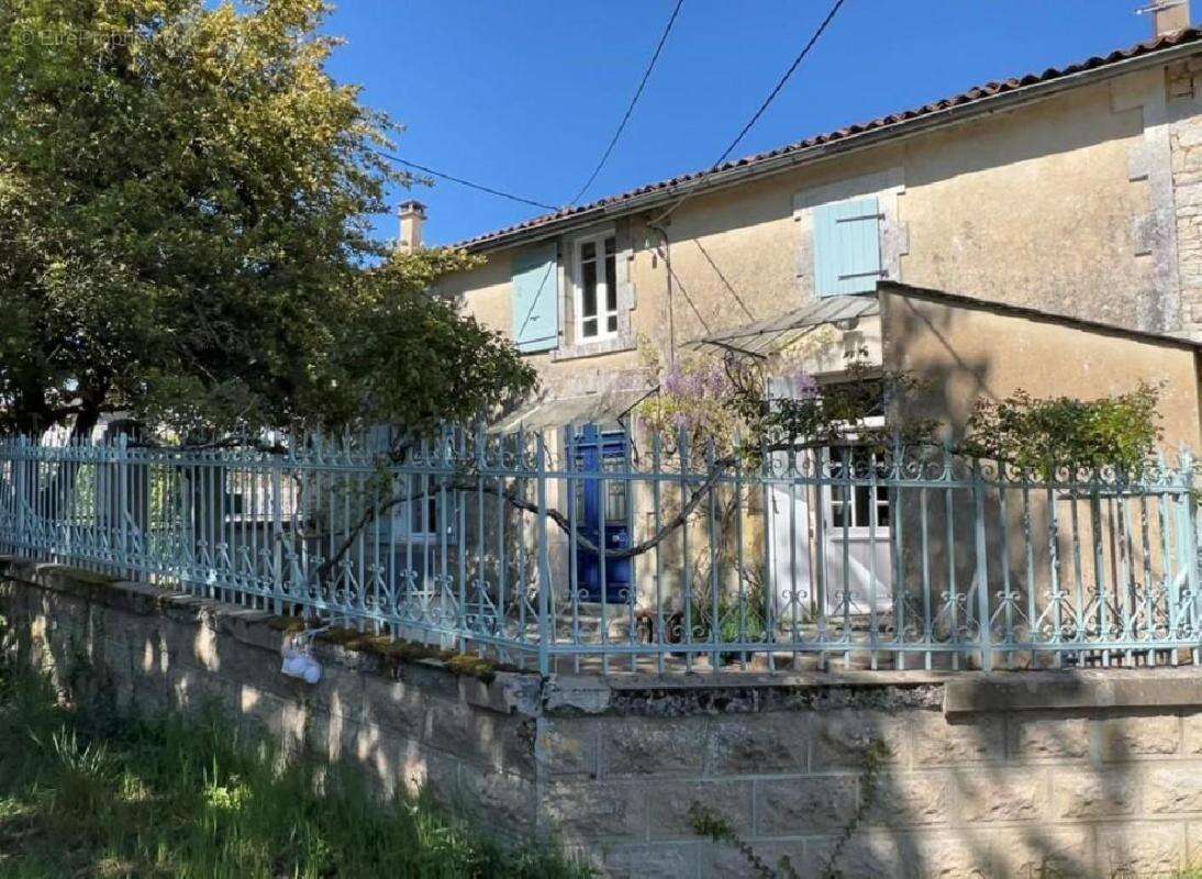 Maison à RUFFEC