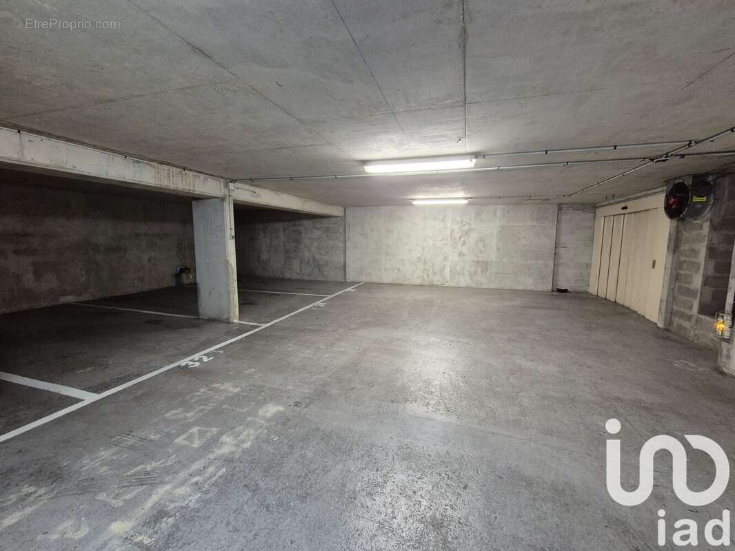 Photo 3 - Parking à PARIS-11E
