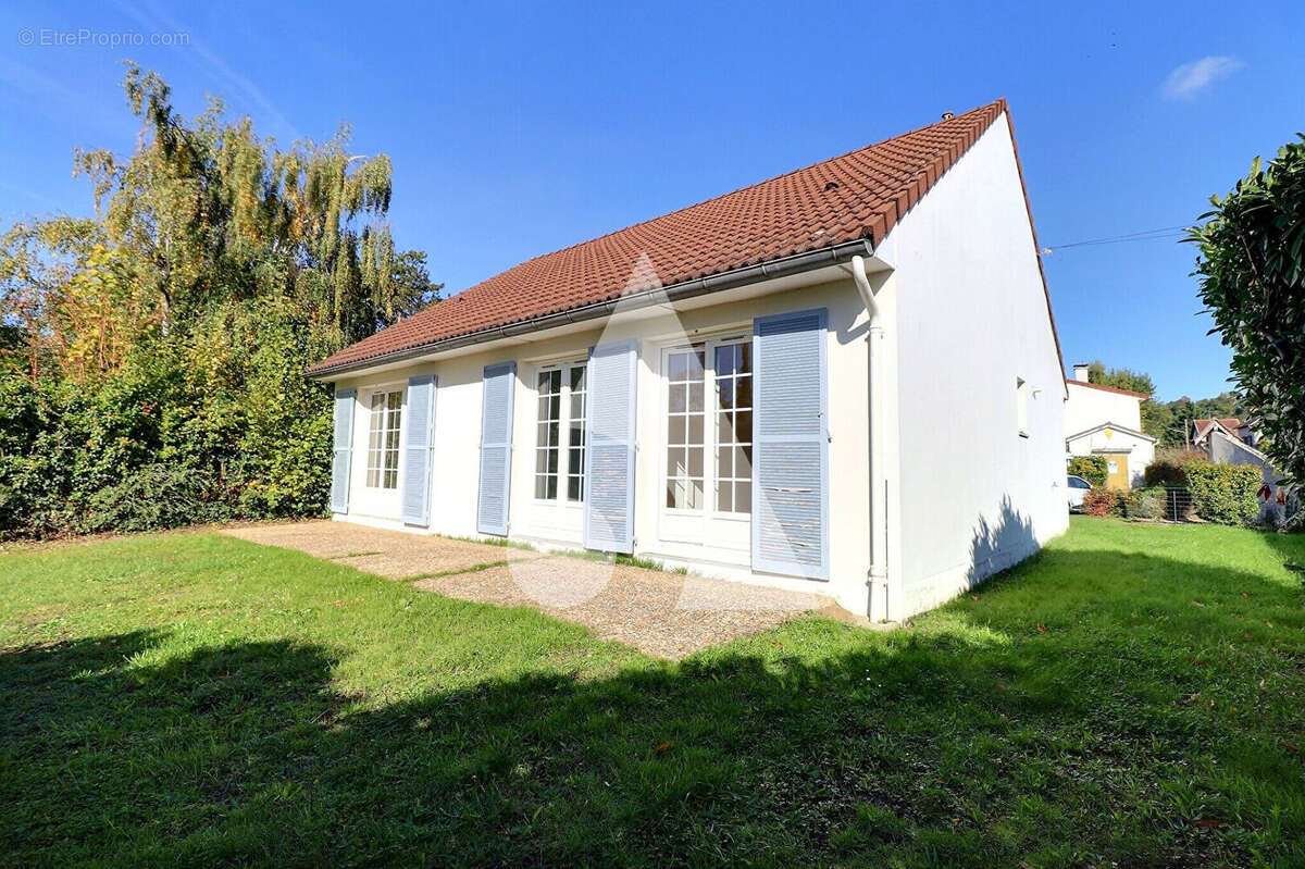 Maison à AUVERS-SUR-OISE