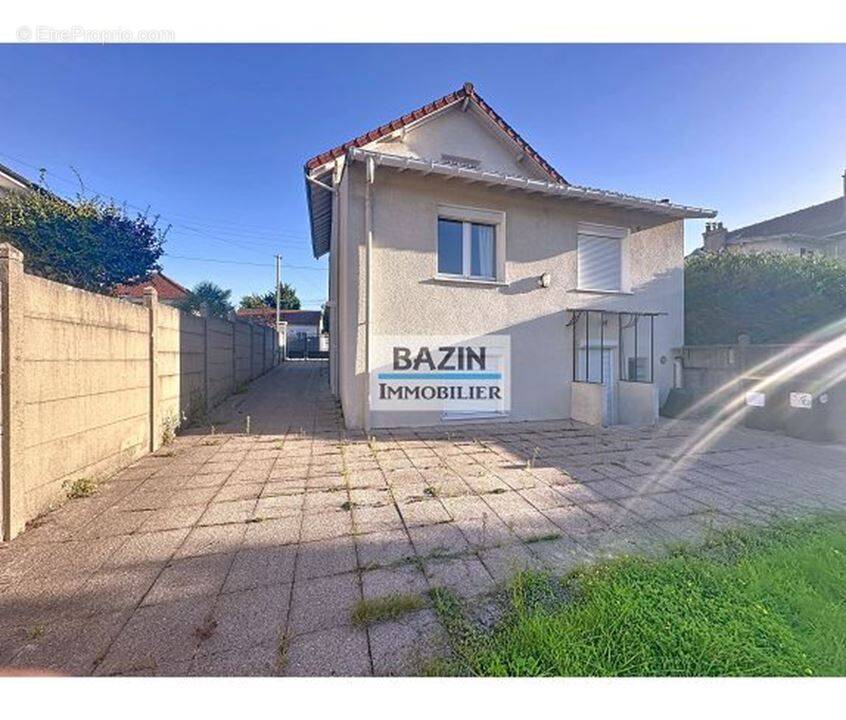 Maison à SAINTE-GENEVIEVE-DES-BOIS