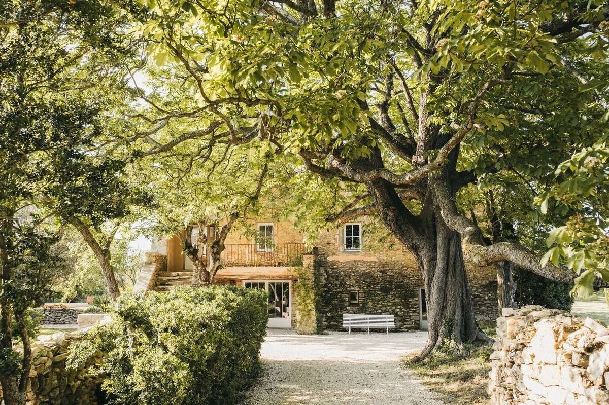 Maison 400 m² à Uzes  - photo 2