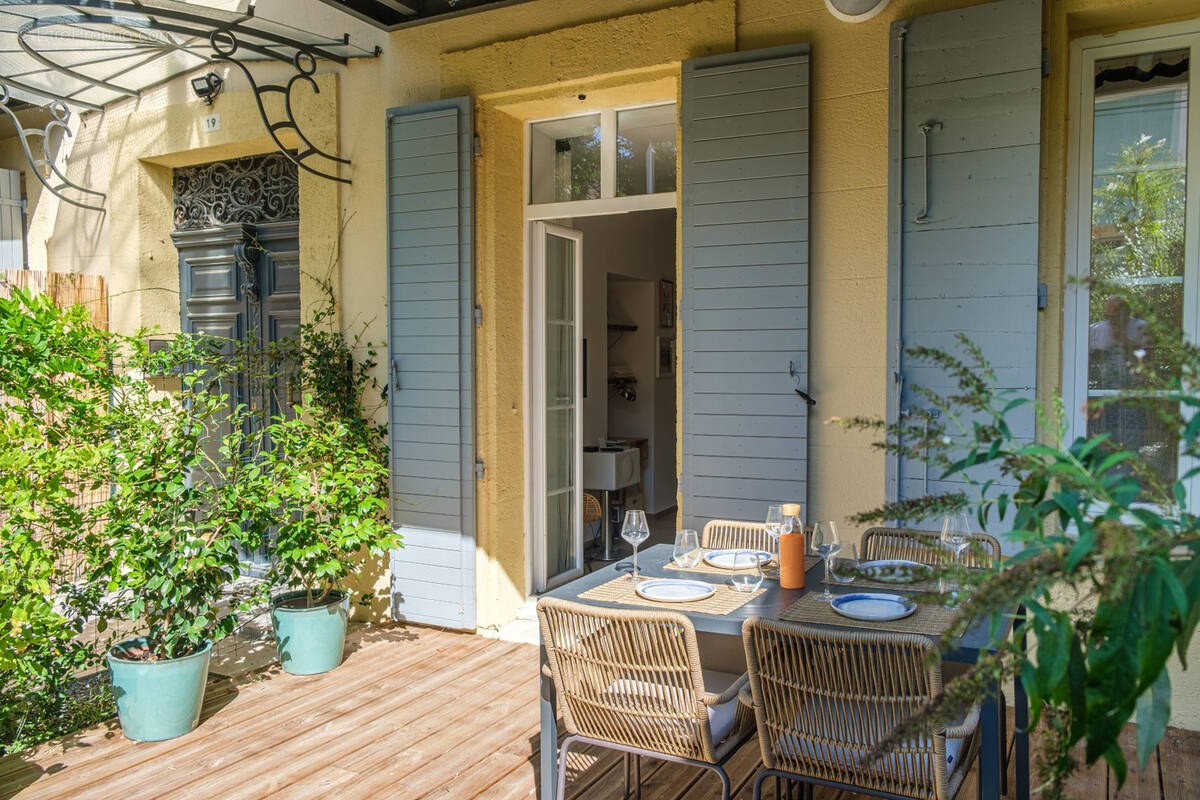 Appartement à LA ROQUE-D&#039;ANTHERON