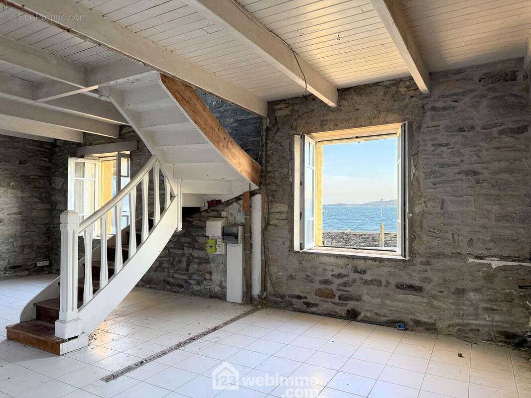 Maison à TREDREZ-LOCQUEMEAU