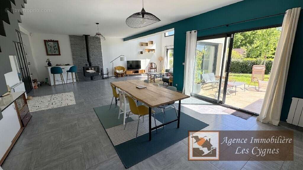 Maison à FONTAINE-LE-PORT