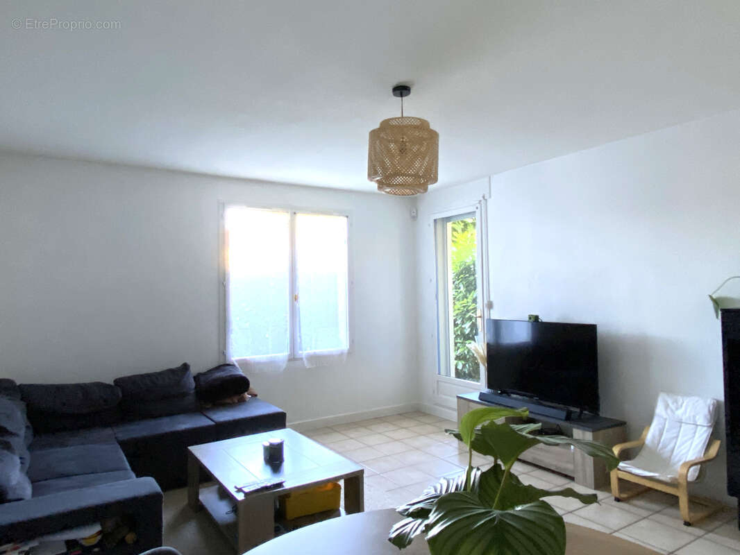 À vendre : Charmant T3 en rez-de-chaussée avec jardin privatif - photo 2