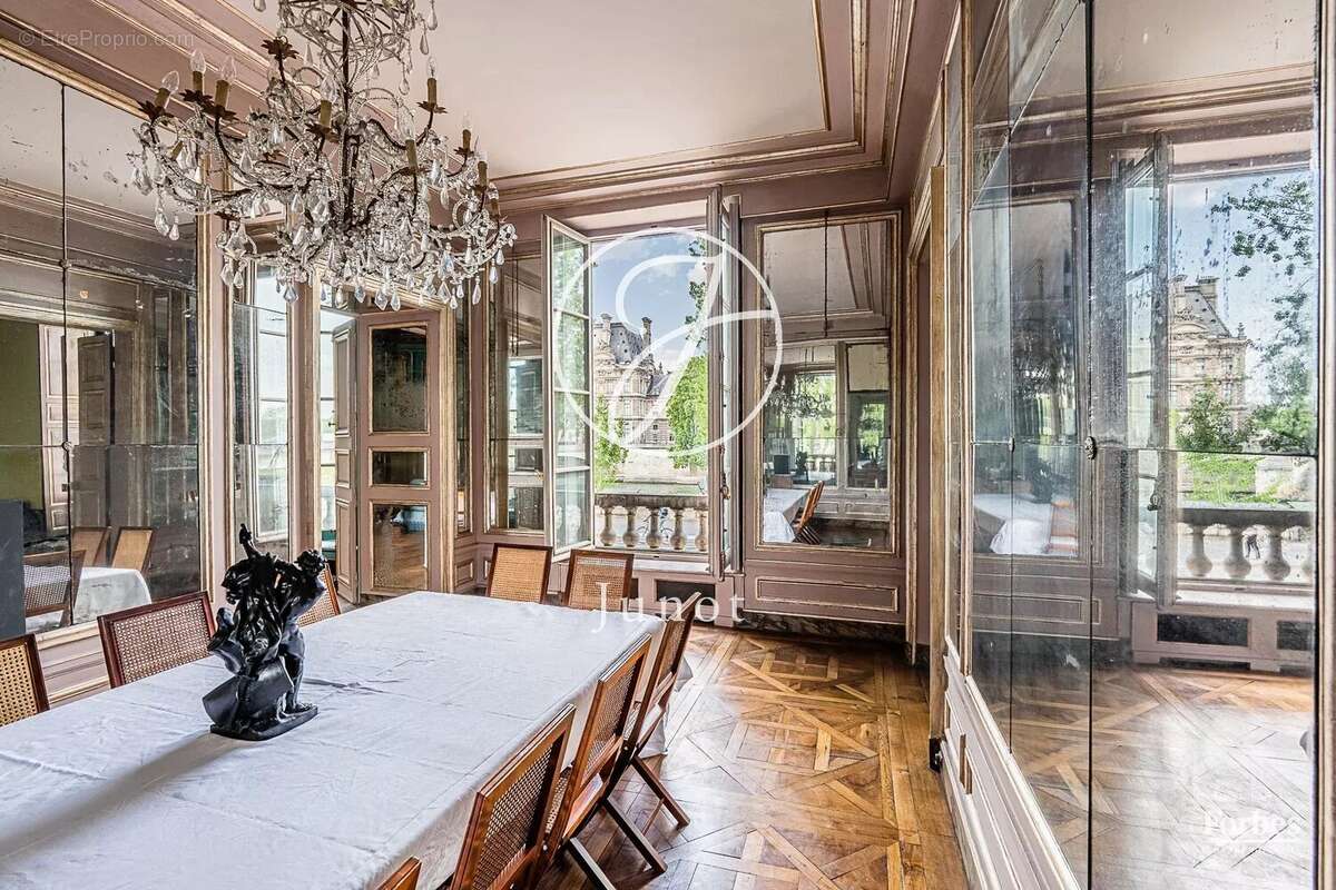 Appartement à PARIS-7E
