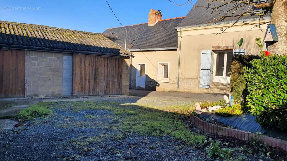 Maison à CHAMP-SUR-LAYON