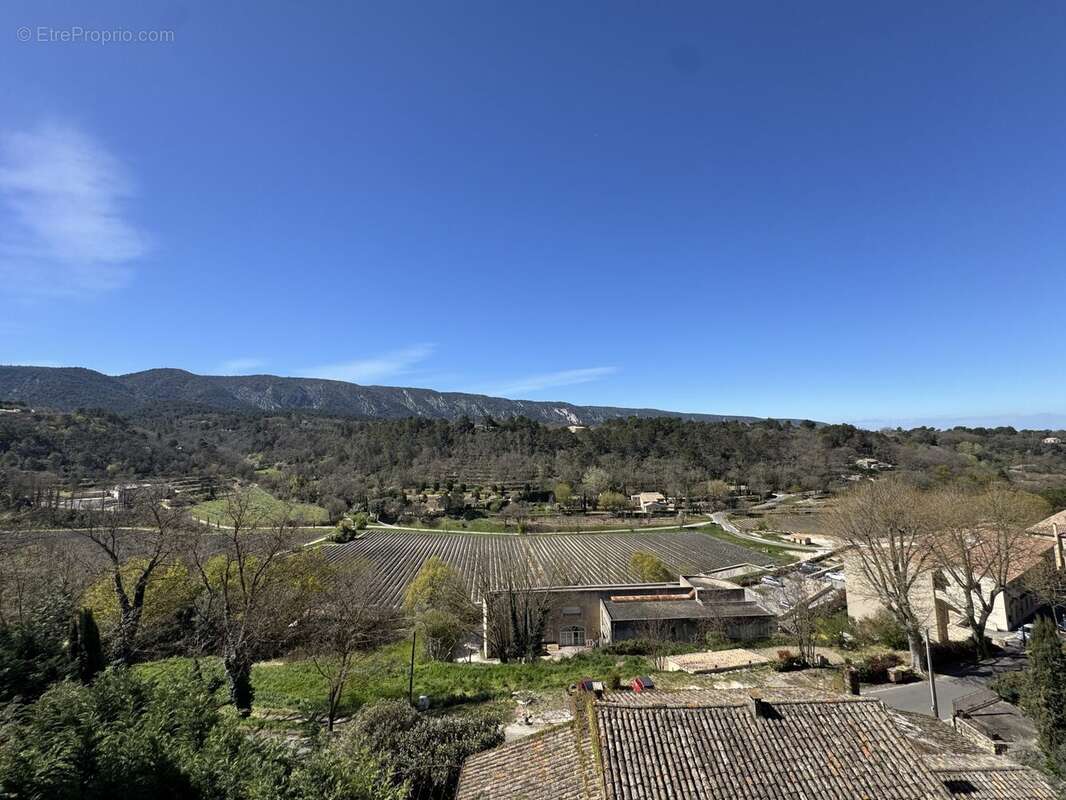Maison à MENERBES
