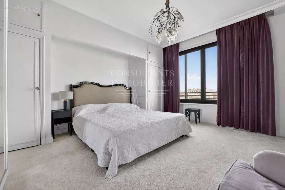 Appartement à PARIS-16E