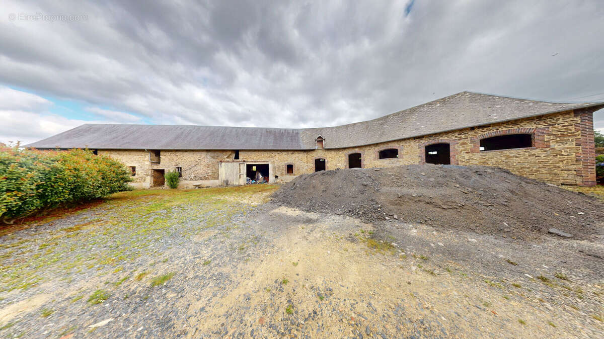 Ensemble immobilier en pierres - maison principale 190 m2 et dépendances - photo 11