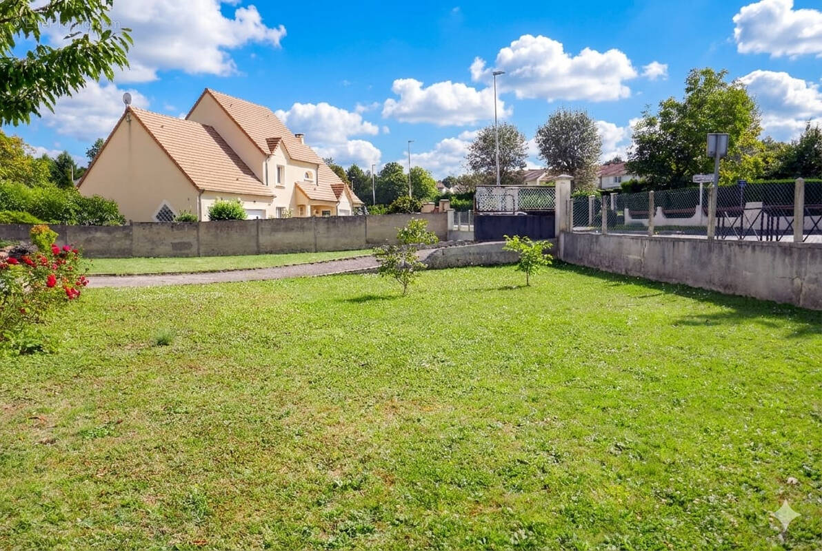 Terrain à ELANCOURT