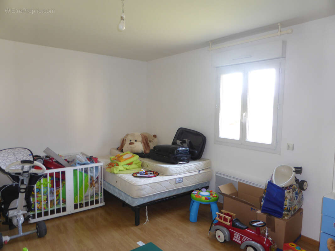 Appartement à COURSON-MONTELOUP