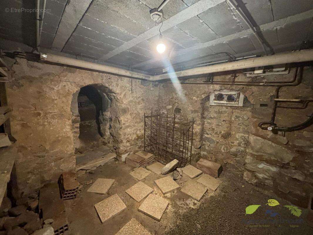 Maison à SAINT-LEONARD-DE-NOBLAT