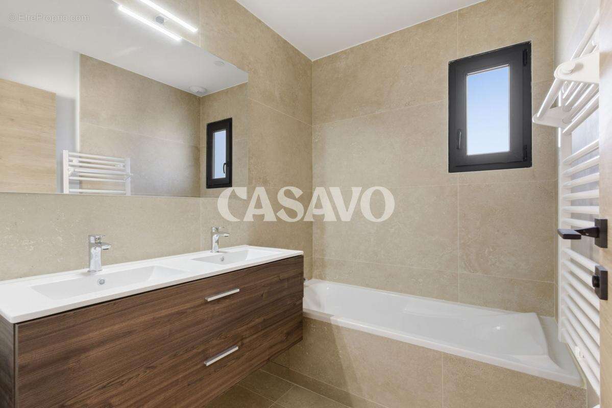 Maison à LE PUY-SAINTE-REPARADE