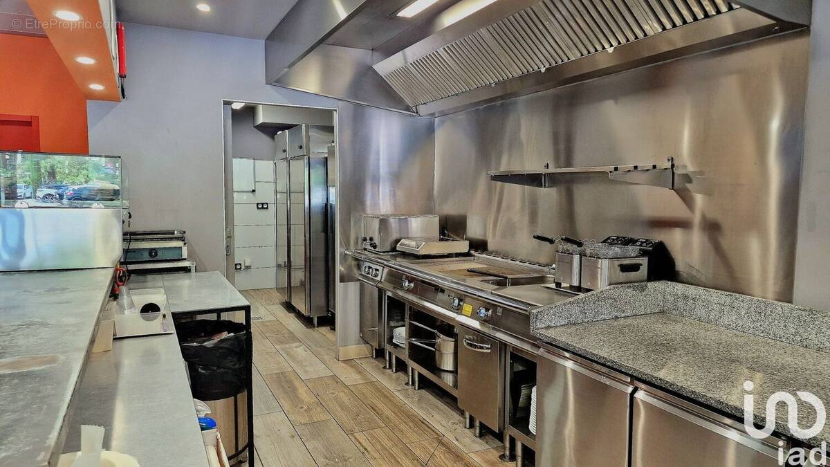 Photo 1 - Commerce à CARNOUX-EN-PROVENCE