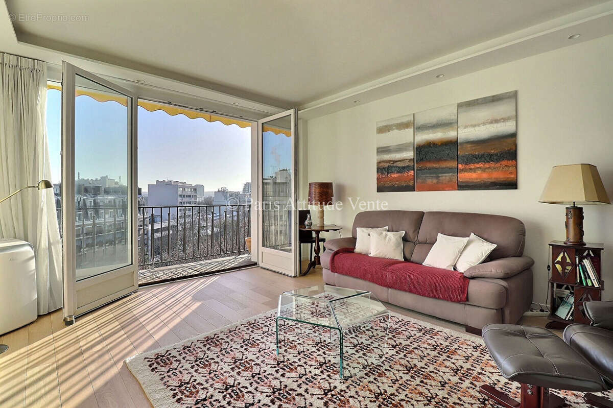 Appartement à PARIS-16E