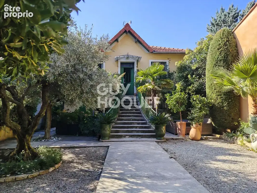 Carpentras - Maison 1920 - 6 pièces - 143 m² - Jardin et Piscine - Stationnement - photo 1