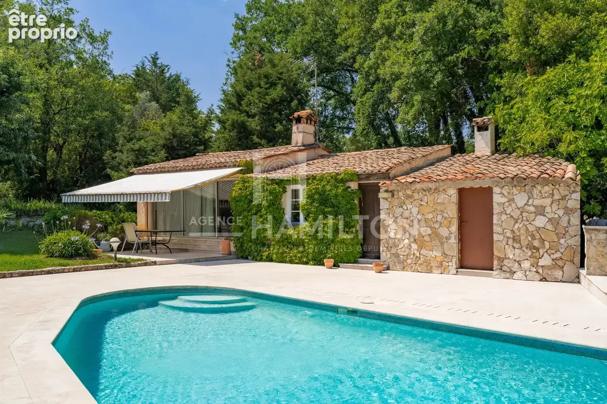Maison à CHATEAUNEUF-GRASSE