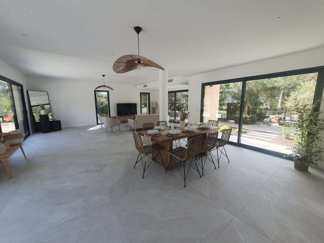 Maison à PLAN-DE-LA-TOUR