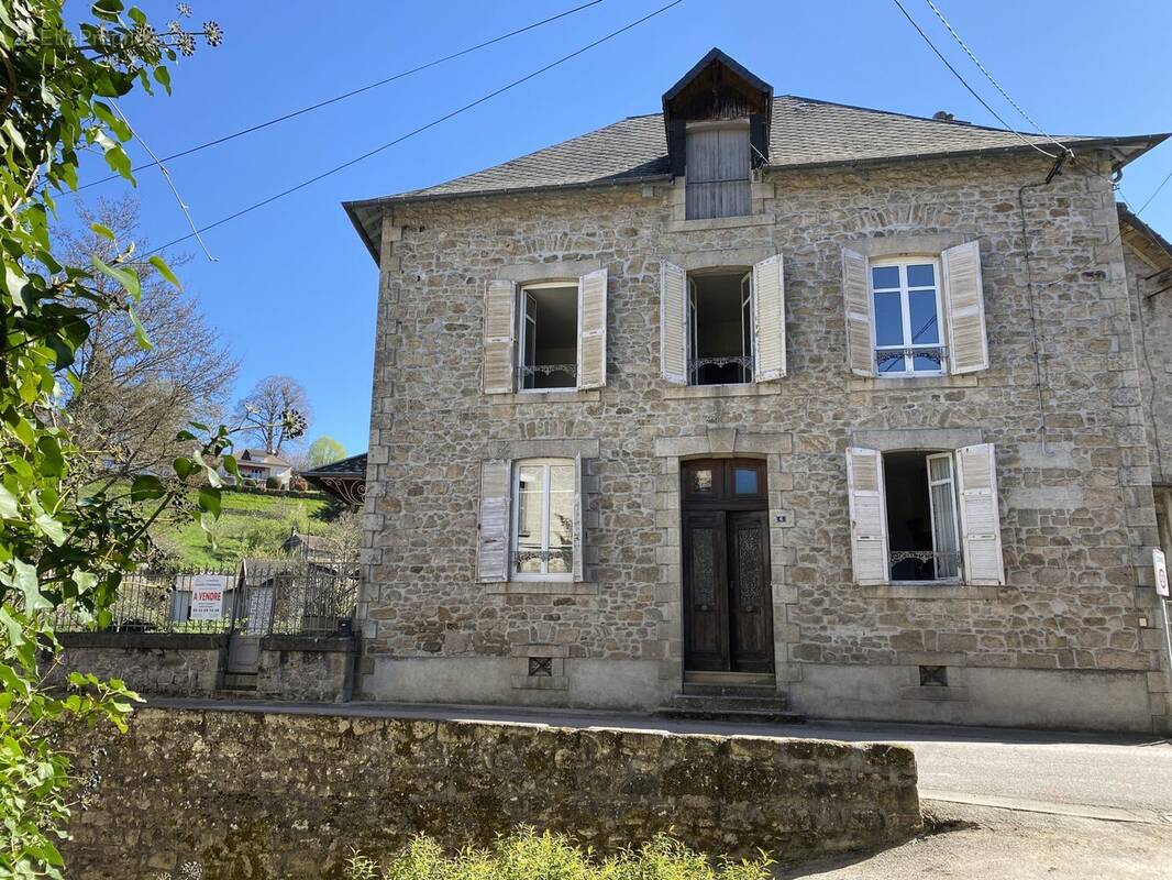 Maison à EYMOUTIERS