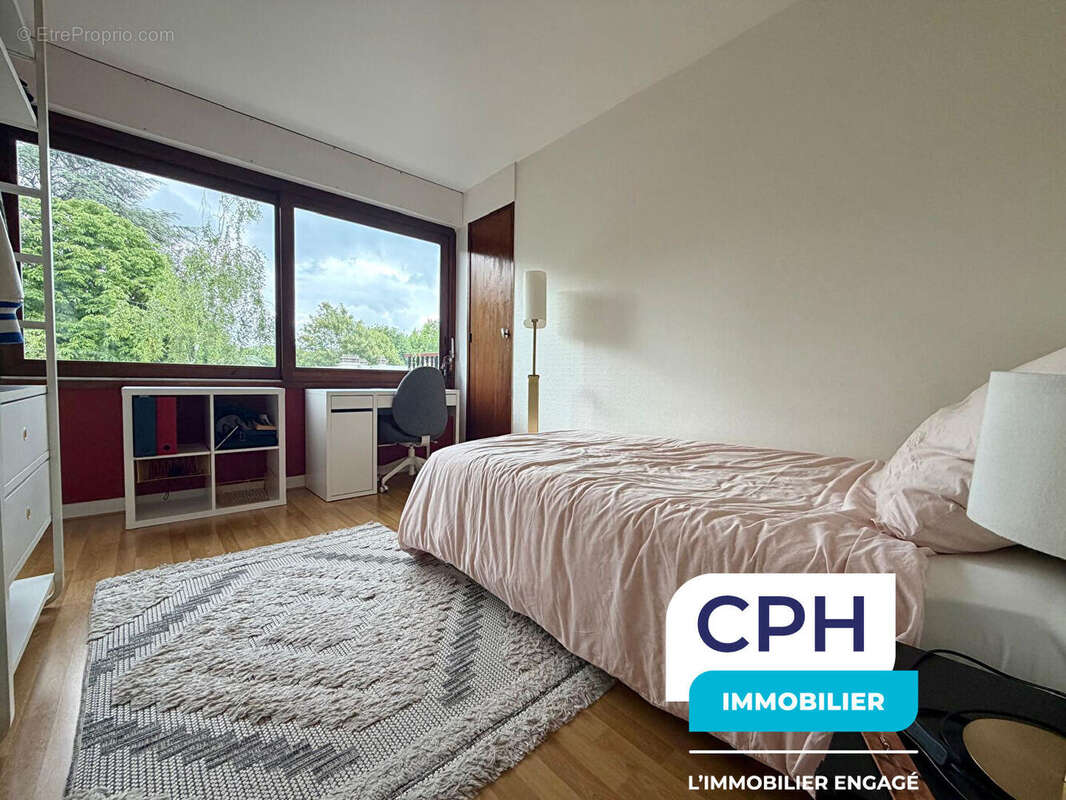 Appartement 5 pièces à vendre au dernier étage avec vue sur square - LE CHESNAY ROCQUENCOURT - photo 8