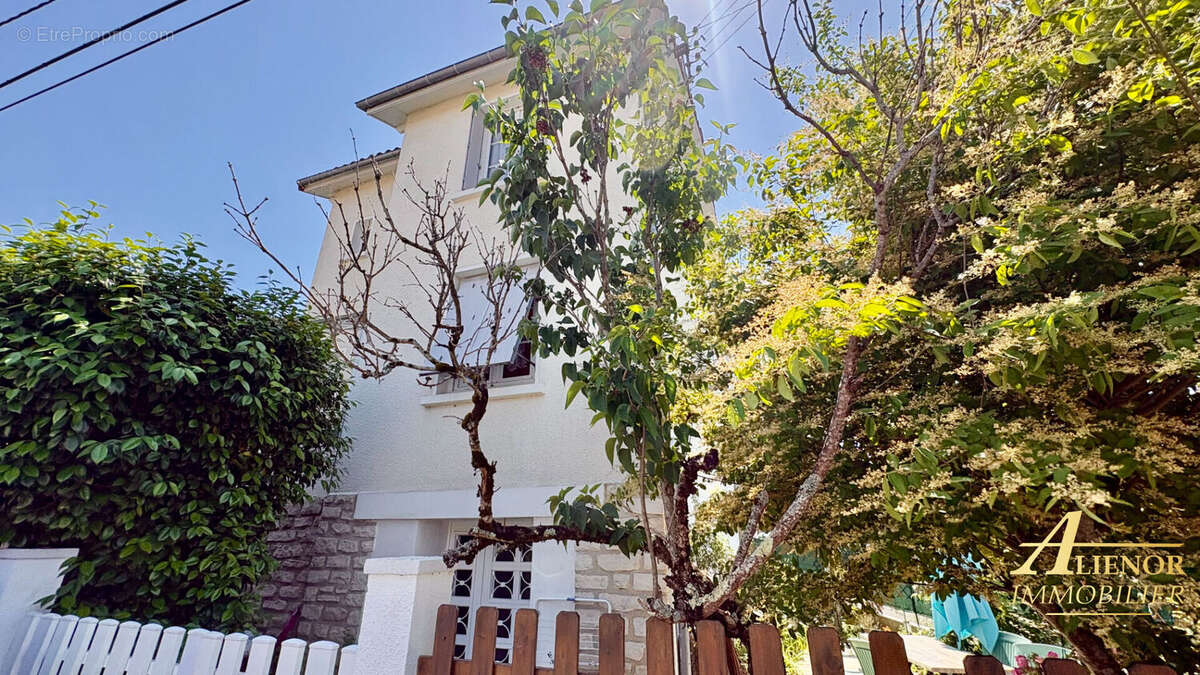 Maison à COULOUNIEIX-CHAMIERS